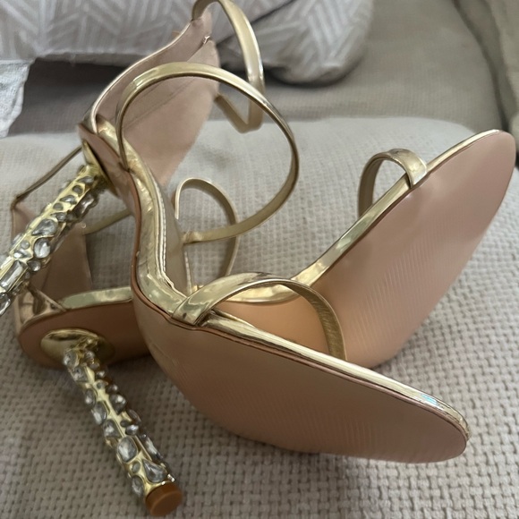 Brand new Azalea Wang gold sandal/ shoe. - Picture 5 of 7